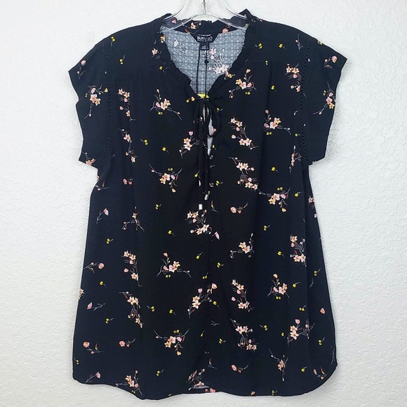 Buffalo David Bitton Black Floral Printed Flutter Sleeve Tunic Top - Picture 4 of 9